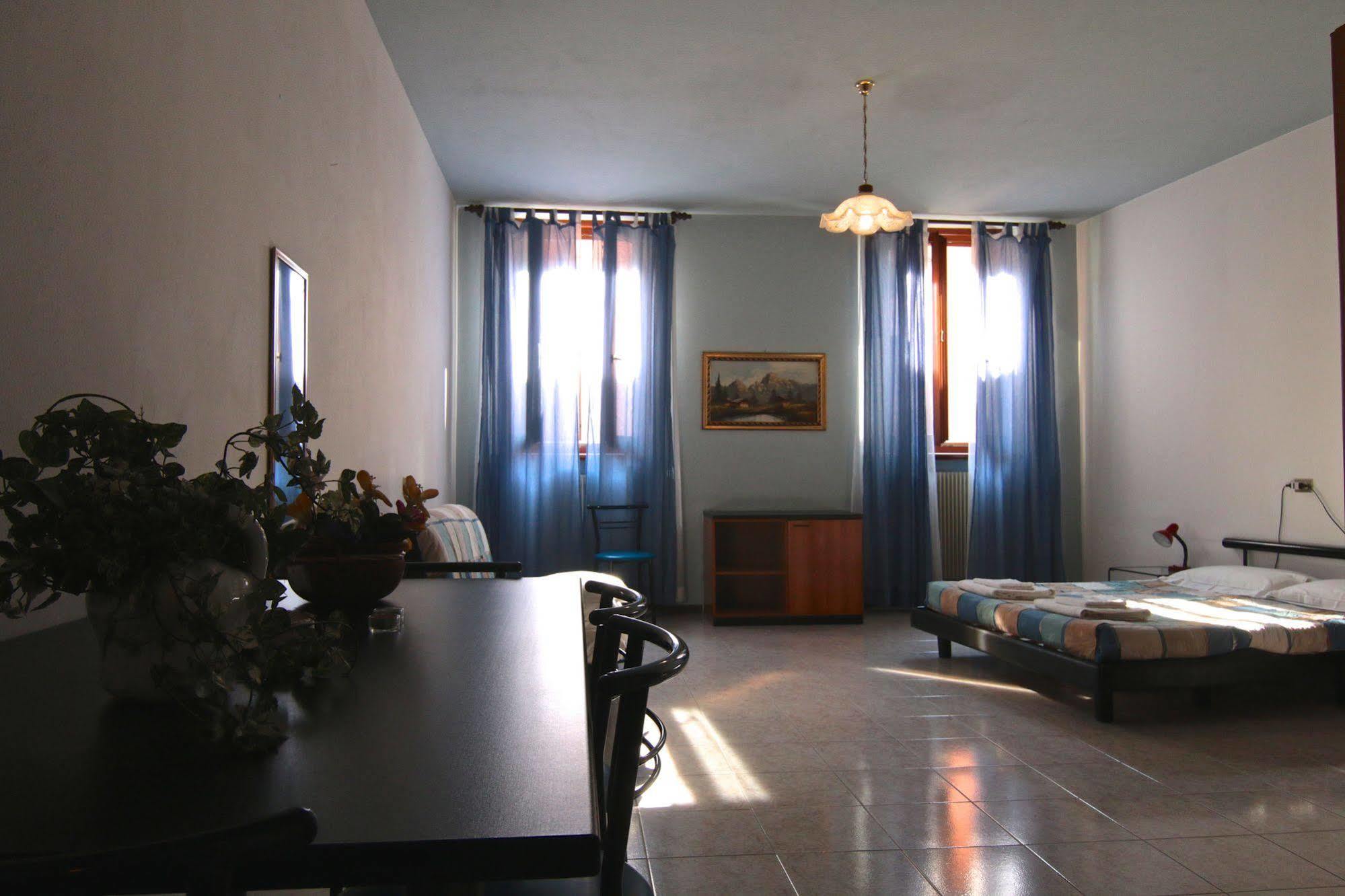 Aparthotel Mama 2*